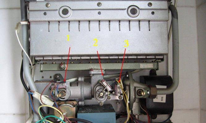 解析燃气热水器间歇出凉水的原因及解决方法（燃气热水器间歇出凉水的危害及预防措施）